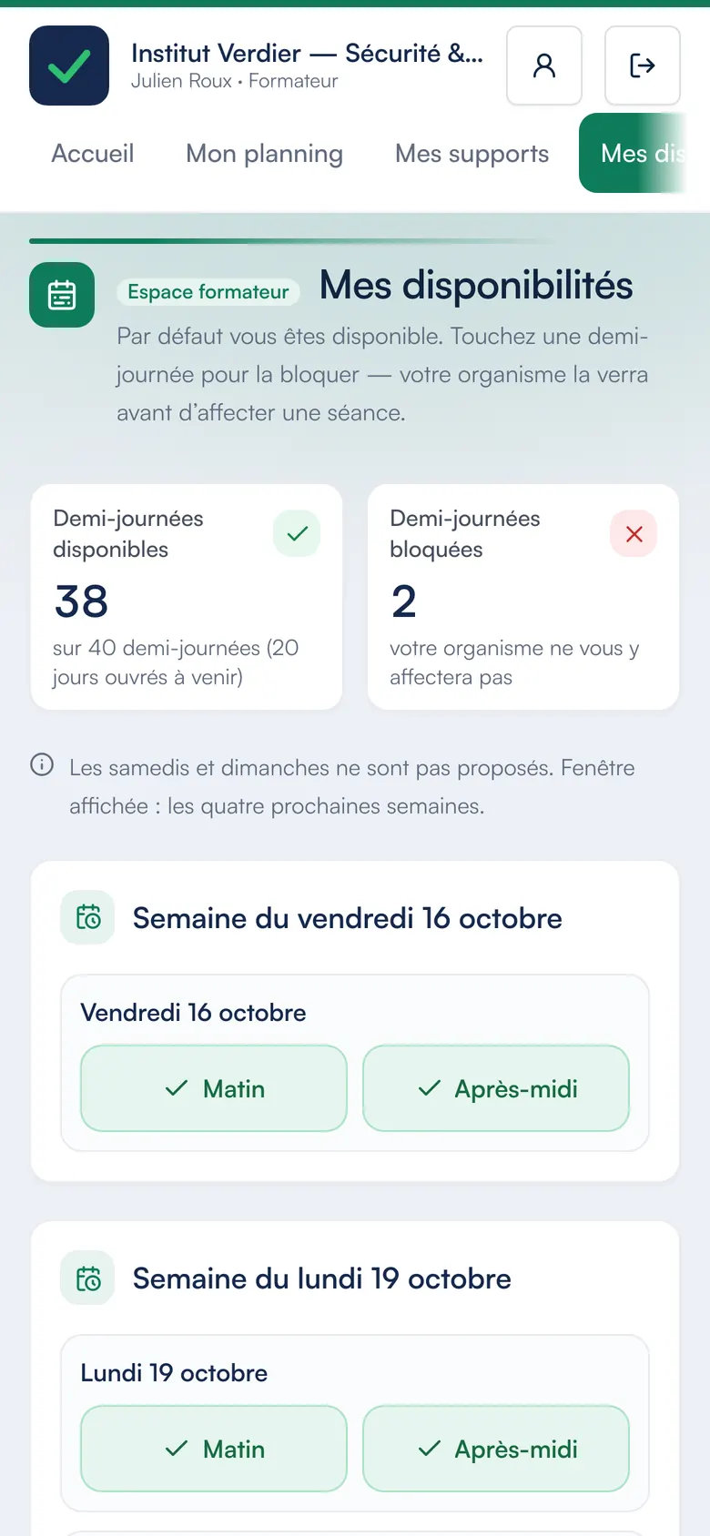Le portail formateur de Certelio sur un téléphone : ses disponibilités par demi-journée, à bloquer d’un geste.